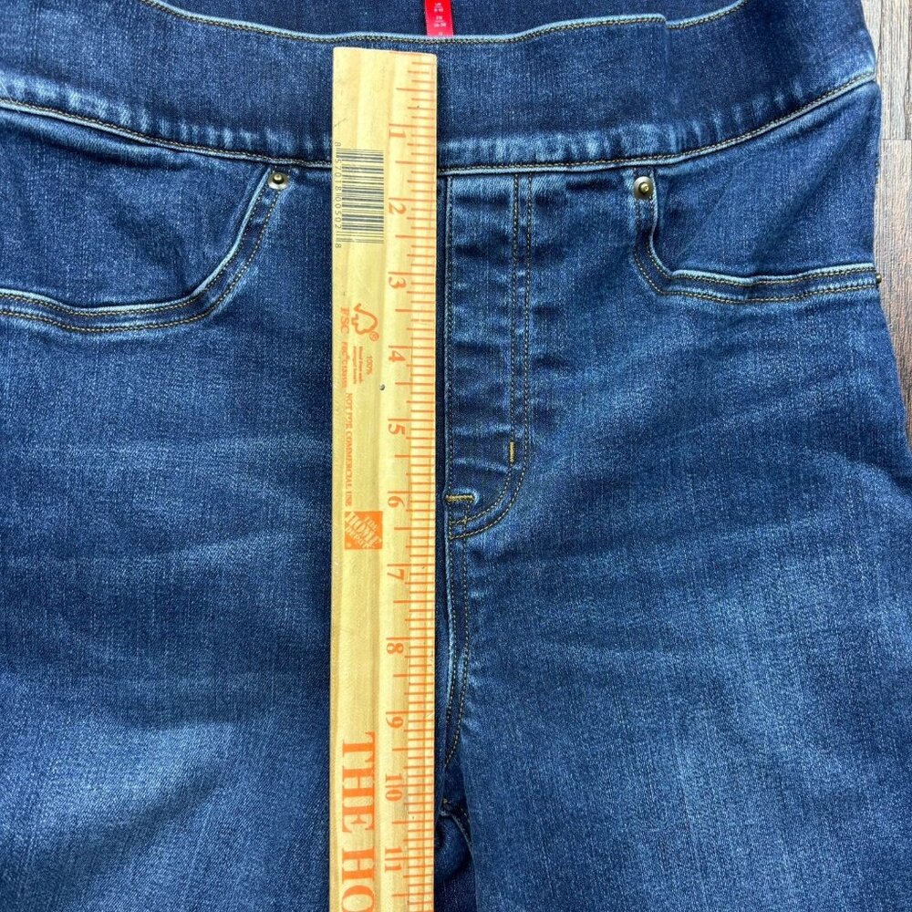 Spanx Pull On Straight Jeans Dark Wash Raw Hem Women’s Size Small - Picture 8 of 11